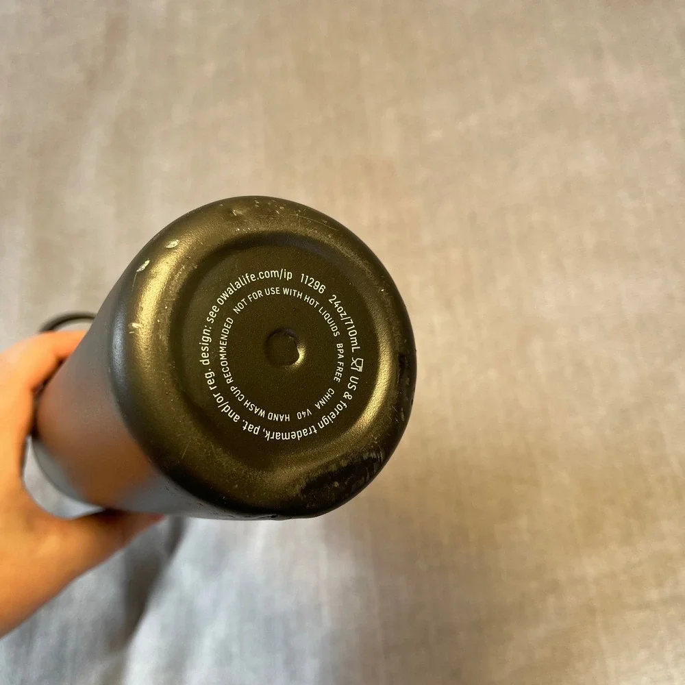 Owala FreeSip 24oz Black Insulated Stainless Steel Water Bottle Very Dark DENT - Picture 4 of 7